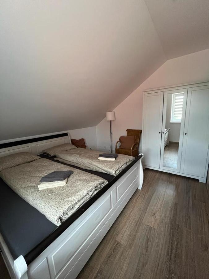 Apartmany Tobias Besiny Eksteriør billede